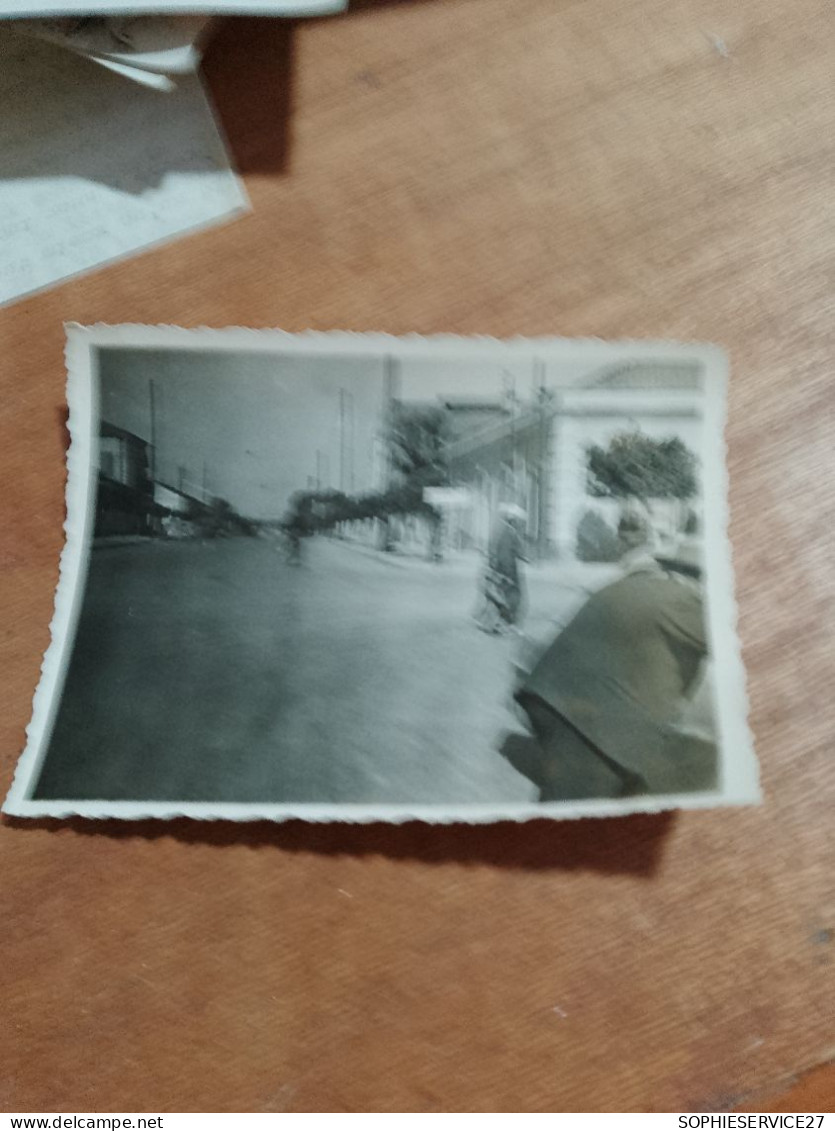 561 // PHOTO ANCIENNE 10 X 7 CMS / Rue,  Lieu ??? - Lieux