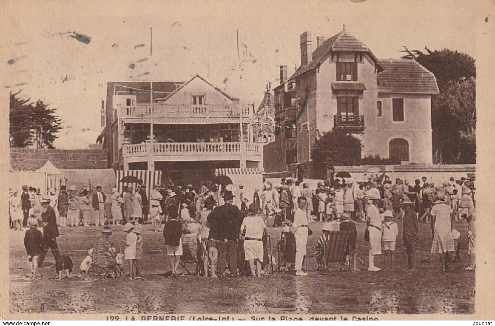 EP 8  -(44) LA BERNERIE  -  SUR LA PLAGE , DEVANT LE CASINO  - ANIMATION - ESTIVANTS , PROMENEURS -   2 SCANS - La Bernerie-en-Retz