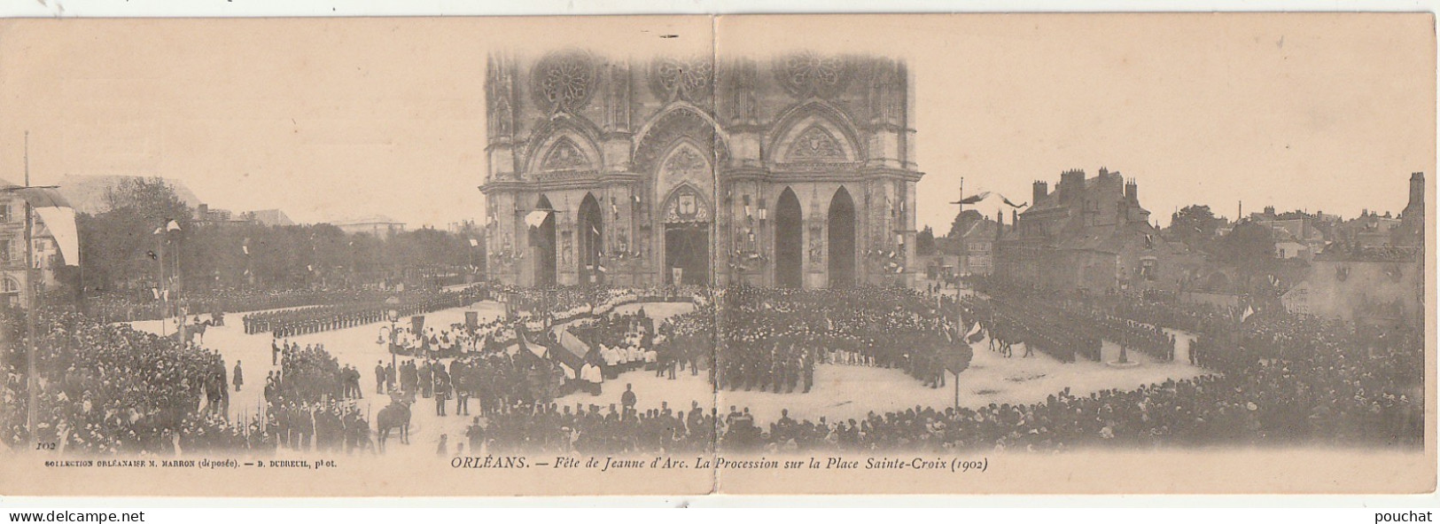 EP 11 -(45) ORLEANS - FETE DE JEANNE D'ARC - LA PROCESSION SUR LA PLACE SAINTE CROIX (1902) - CARTE DOUBLE  -  3 SCANS - Orleans