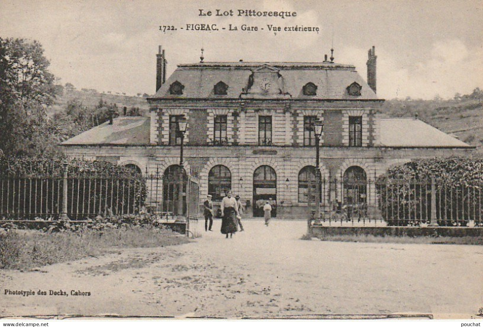 EP 13 -(46) FIGEAC  -  LA GARE - VUE  EXTERIEURE - ANIMATION  -  2 SCANS - Figeac