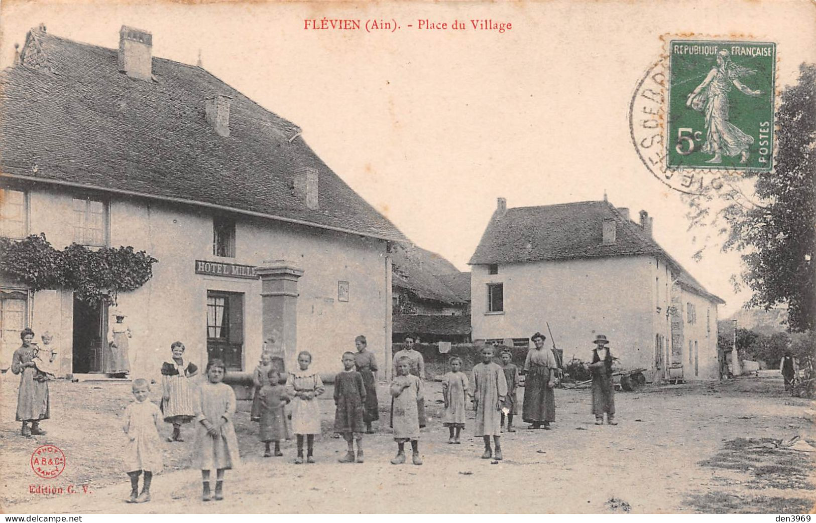 FLEVIEU (Ain) Par Briord - Flévien - Place Du Village - Hôtel Mille, Fontaine - Voyagé 1906 (2 Scans) - Non Classificati