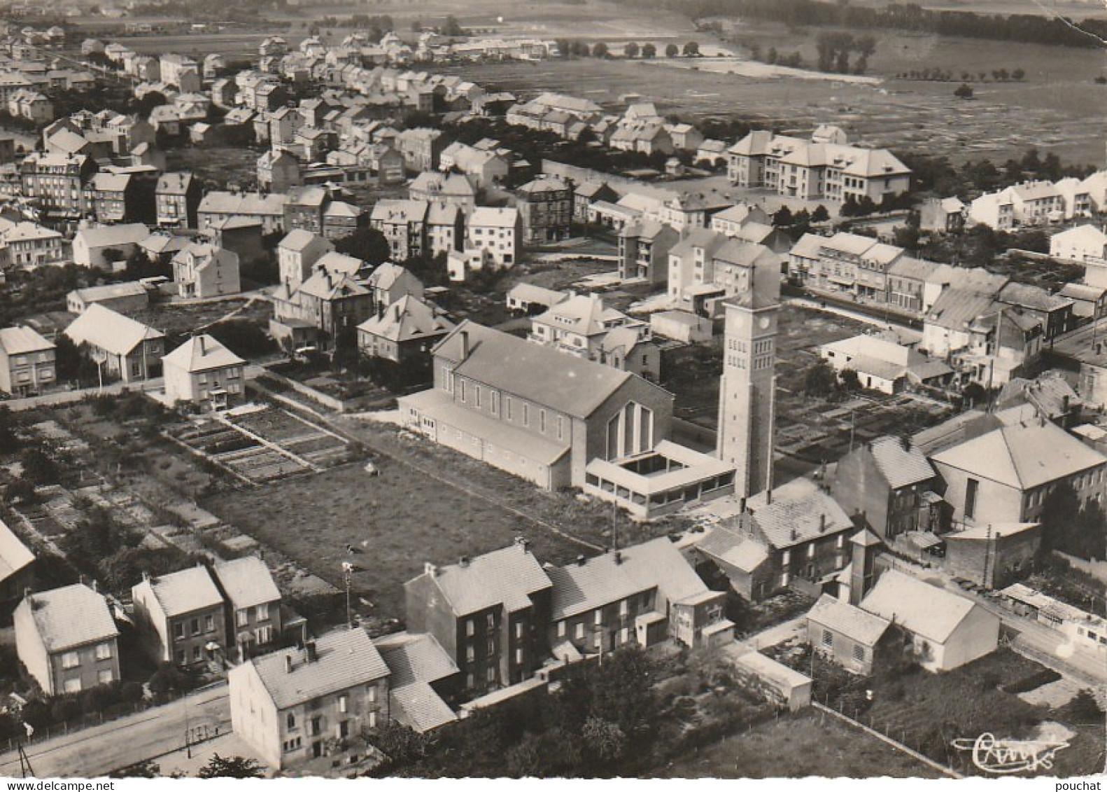 FI 20 -(57) HAGONDANGE  -  VUE AERIENNE -  LA NOUVELLE EGLISE  - 2 SCANS - Hagondange