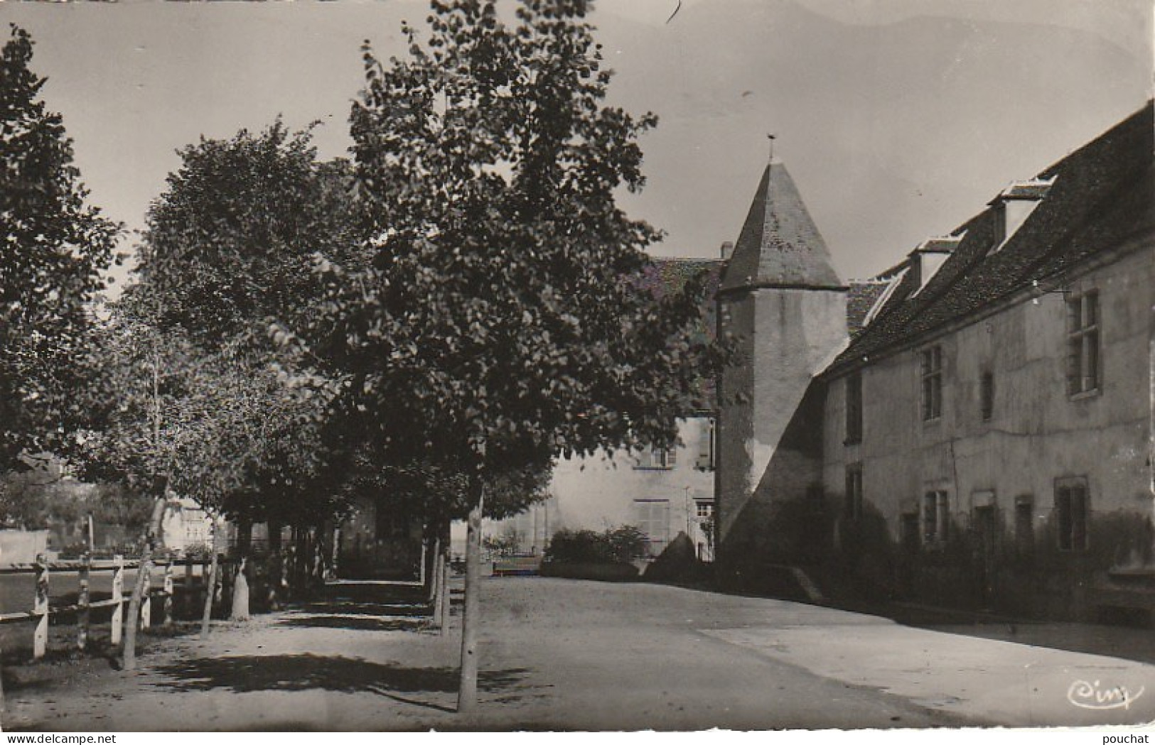 FI 21 -(58) VARZY  -  LE CHATEAU  -  2 SCANS - Andere & Zonder Classificatie