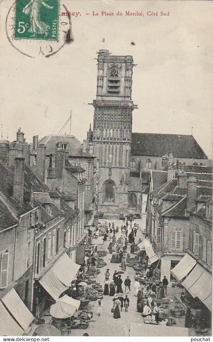 FI 21 -(58) CLAMECY  -  LA PLACE DU MARCHE , COTE SUD - ANIMATION - MARCHANDS , ETALS  -  2 SCANS - Clamecy