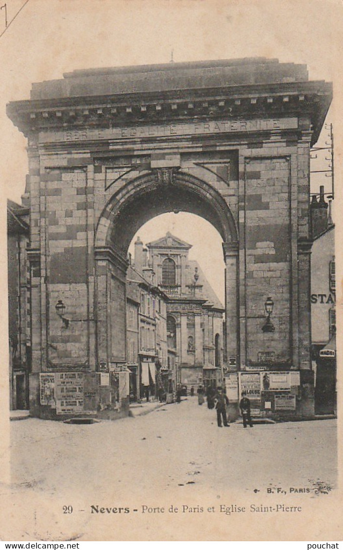 FI 22 -(58) NEVERS  -  PORTE DE PARIS ET EGLISE SAINT PIERRE - ANIMATION  -  2 SCANS - Nevers