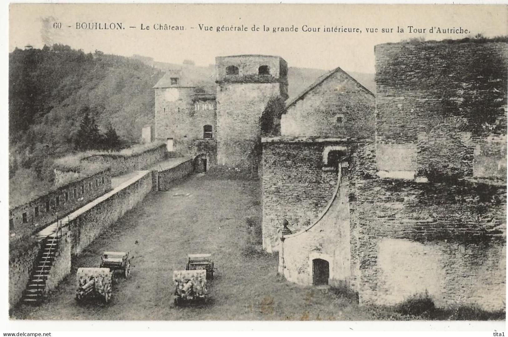 34 - Bouillon - Le Château - Vue Générale De La Grande Cour Intérieure - Vue Sur La Tour D' Autriche - Bouillon