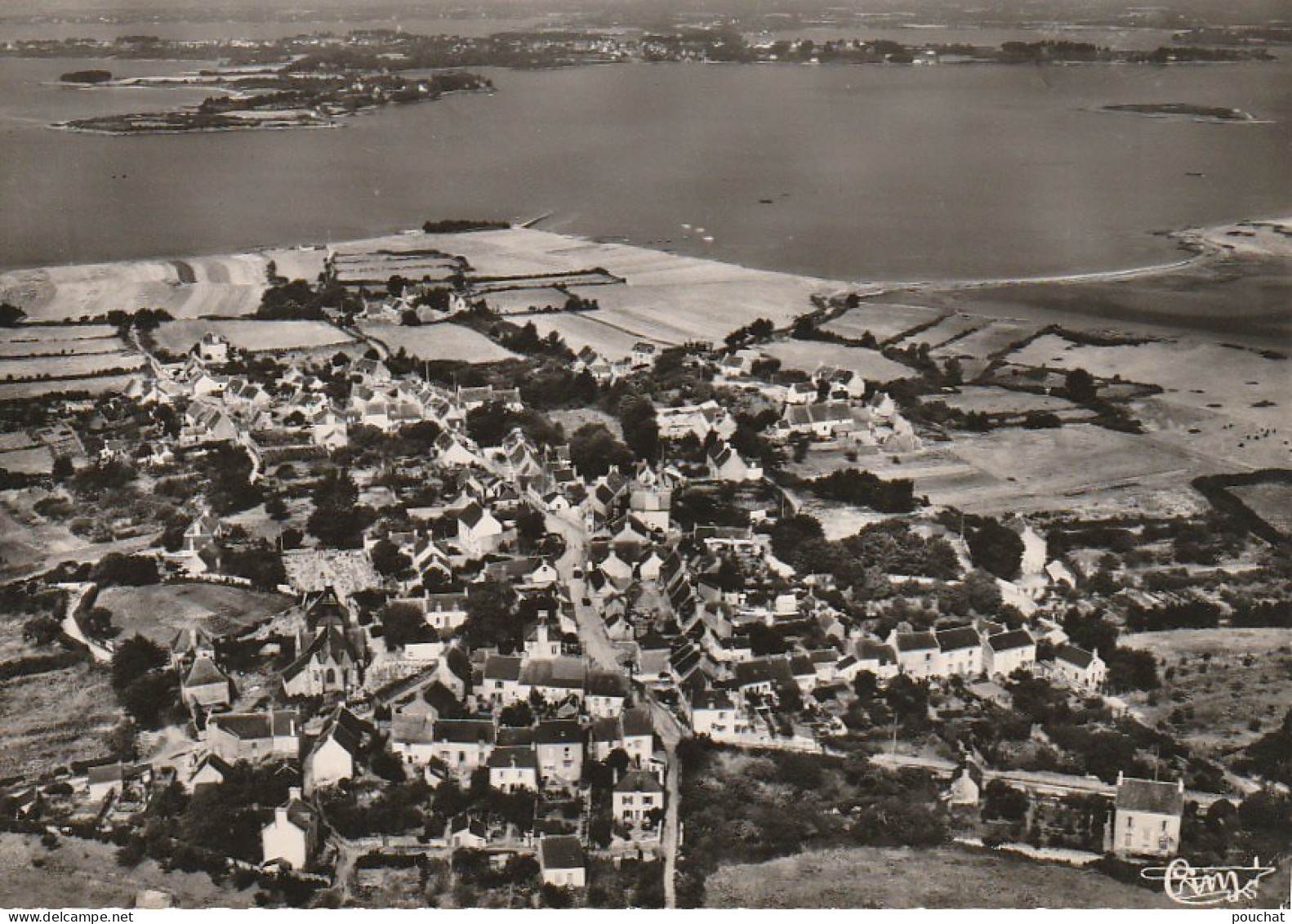 FI 16 -(56) ILE D'ARZ -  VUE AERIENNE DU BOURG  VERS L' ILE AUX MOINES  - 2 SCANS - Ile D'Arz