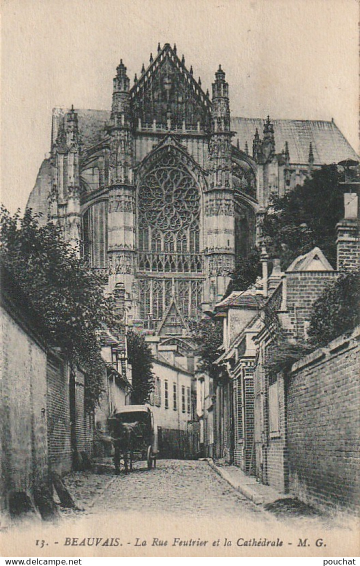 GU 1 -(60) BEAUVAIS  -  LA RUE FEUTRIER ET LA CATHEDRALE   -  CALECHE  -  2 SCANS - Beauvais