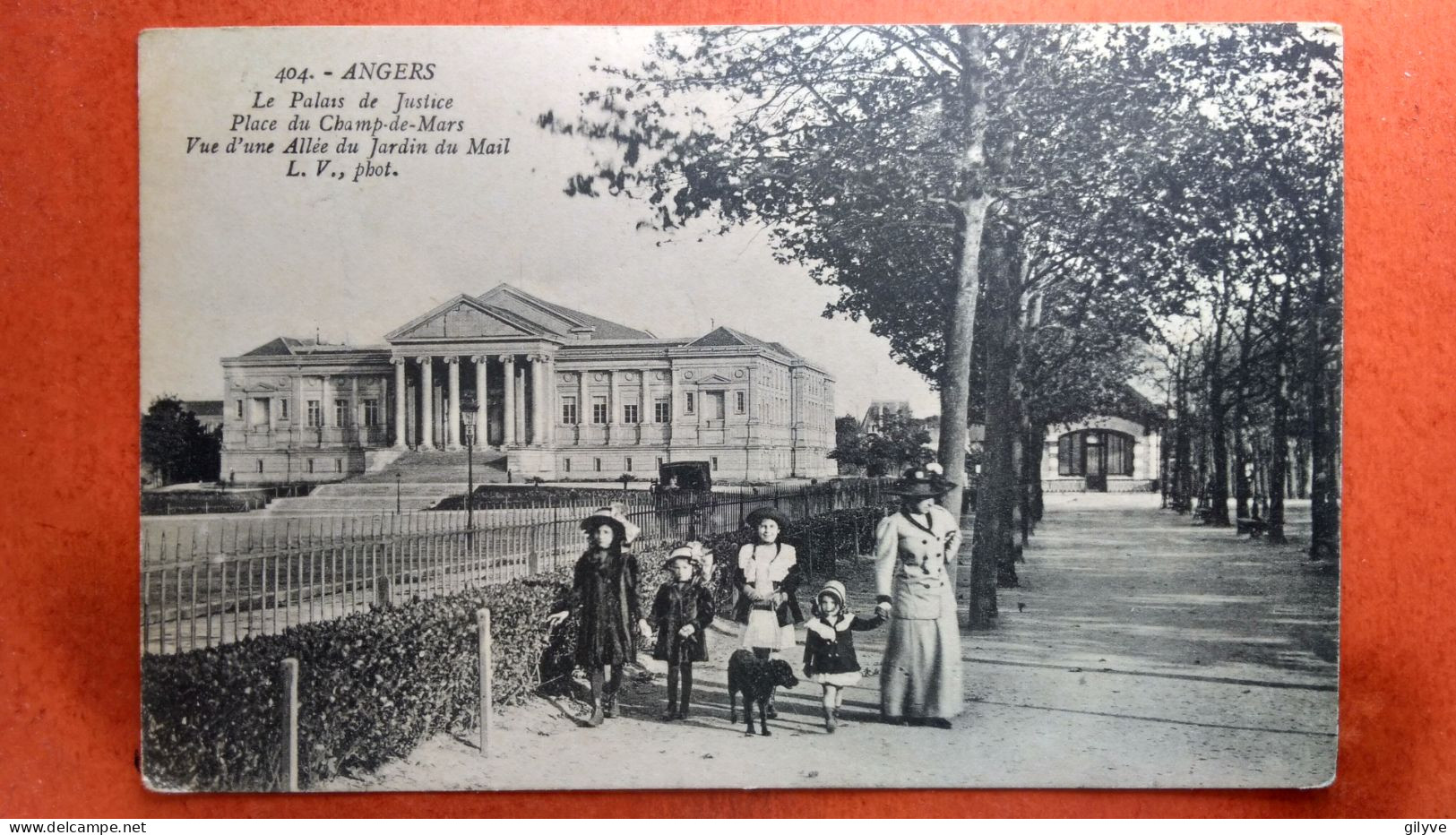 CPA (49) Angers. Le Palais De Justice. Place Du Champ De Mars.  Animation. (7A.n°141) - Angers