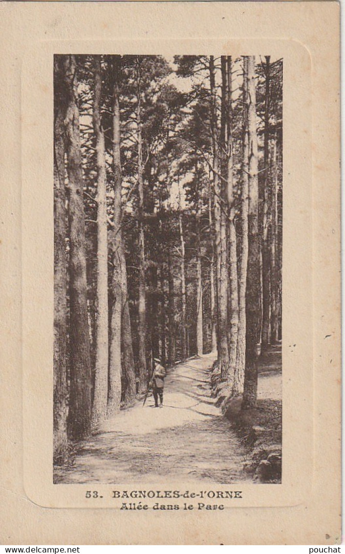 GU 4 -(61) BAGNOLES DE L'ORNE  -  ALLEE DANS LE PARC  -  PROMENEUR  -  2 SCANS - Bagnoles De L'Orne