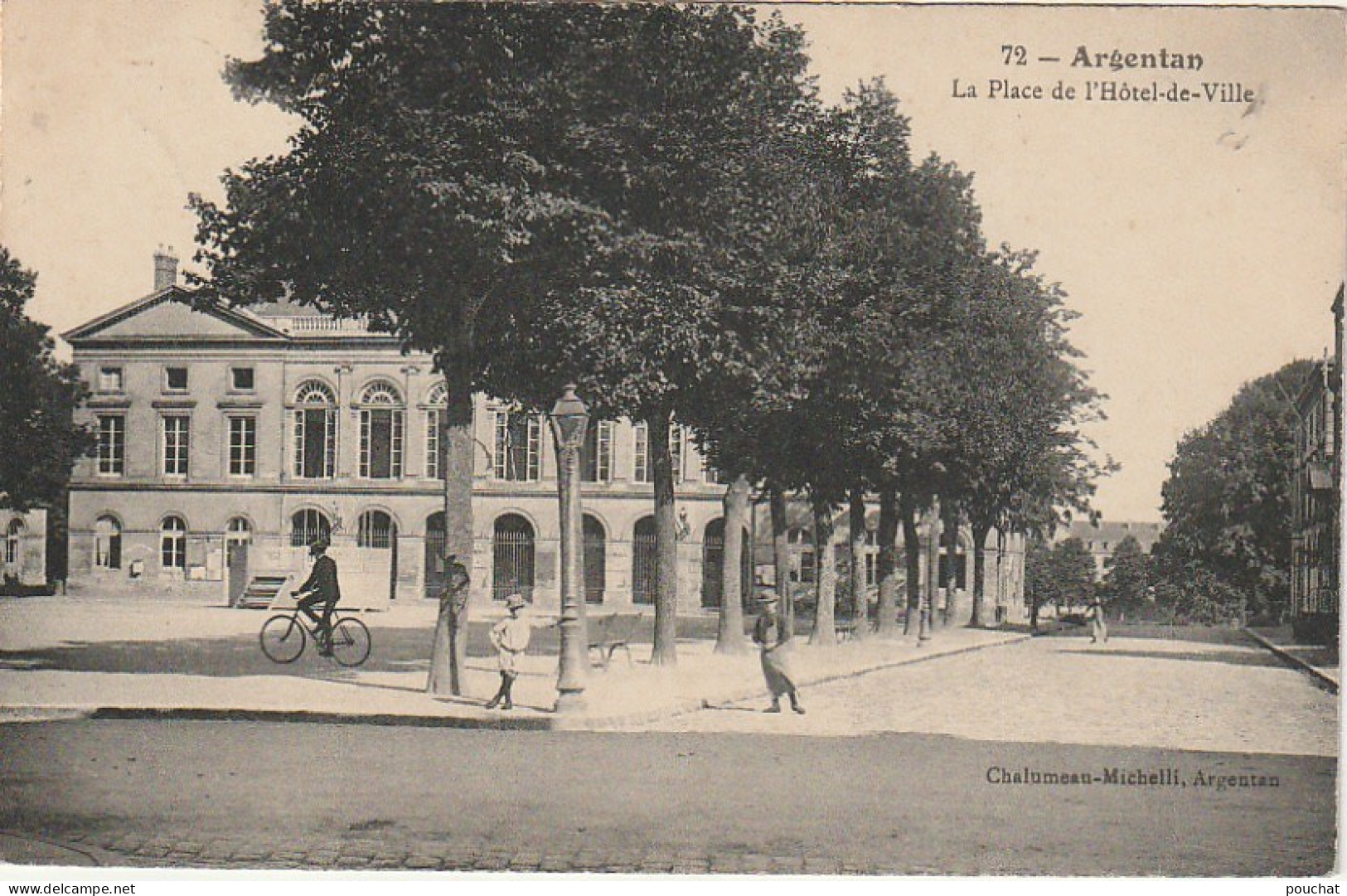 GU 4 -(61) ARGENTAN  -  LA PLACE DE L'HOTEL DE VILLE  - 2 SCANS - Argentan