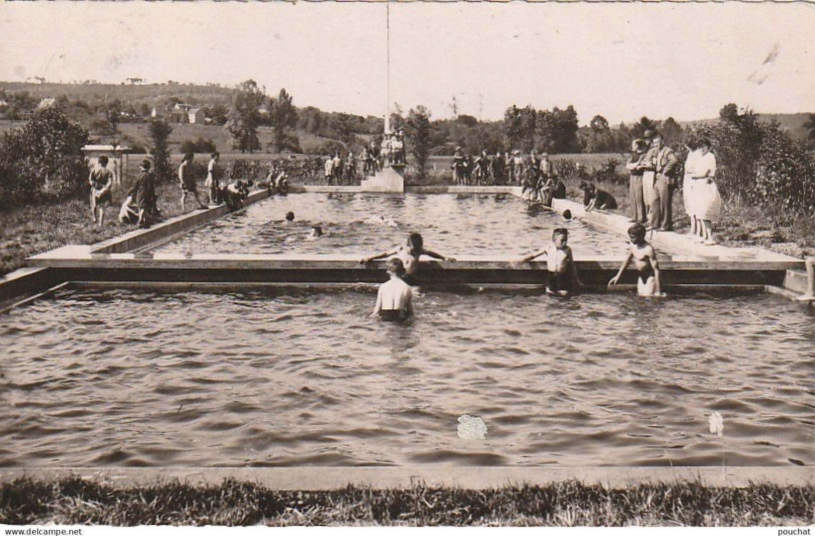 GU 5 -(61) BRETONCELLES  - LA PISCINE -  BAIGNEURS ET SPECTATEURS   - 2 SCANS - Other & Unclassified