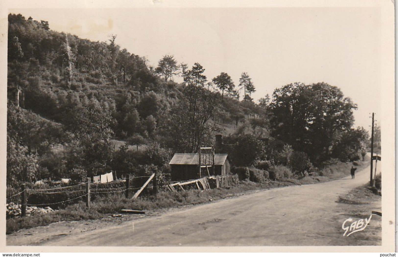 GU 5 -(61) LA FERRIERE AUX ETANGS  -  LE MONT BRULE  - 2 SCANS - Autres & Non Classés