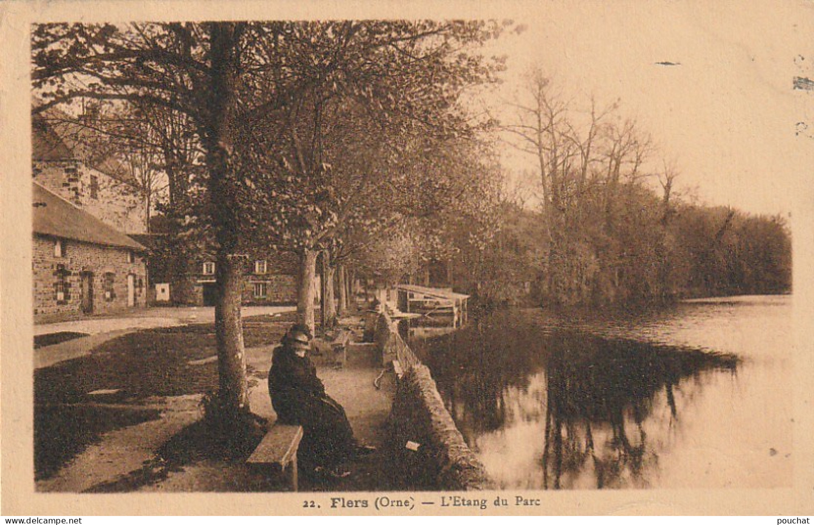 GU 6 -(61) FLERS  -  L'ETANG  DU PARC  -  FLANERIE SUR UN BANC  - 2 SCANS - Flers