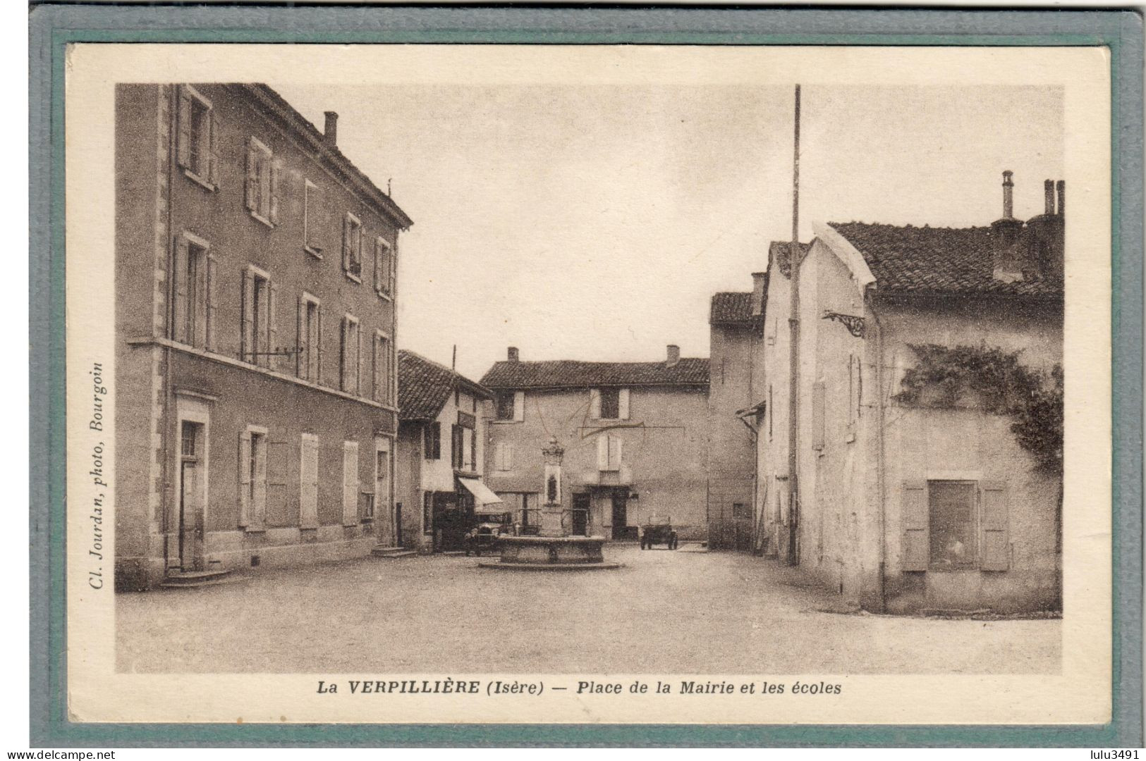 CPA (38) La VERPILLIERE - Aspect De La Place De La Mairie Et Des Ecoles En 1939 - Autres & Non Classés