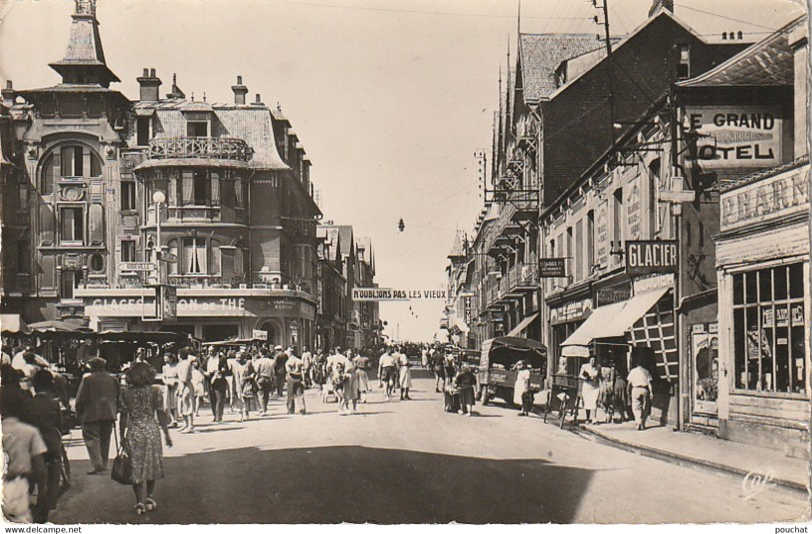 GU 9 -(62) BERCK - RUE DE L'IMPERATRICE  - CALICOT  "N'OUBLIONS PAS LES VIEUX" - ANIMATION - COMMERCES - 2 SCANS - Berck