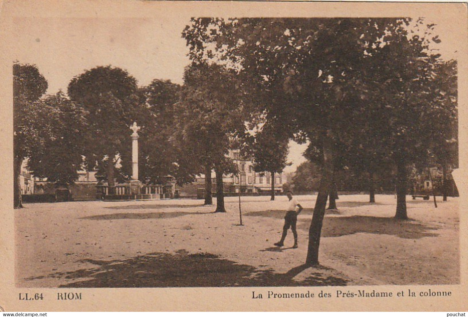 GU 13 -(63) RIOM  -  LA PROMENADE DES PRES MADAME ET LA COLONNE   - 2 SCANS - Riom