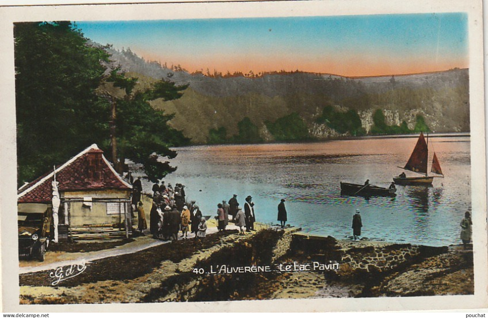 GU 14 -(63) LE LAC PAVIN  - ANIMATION -  PROMENEURS , CANOTEURS  - CARTE COULEURS  - 2 SCANS - Other & Unclassified