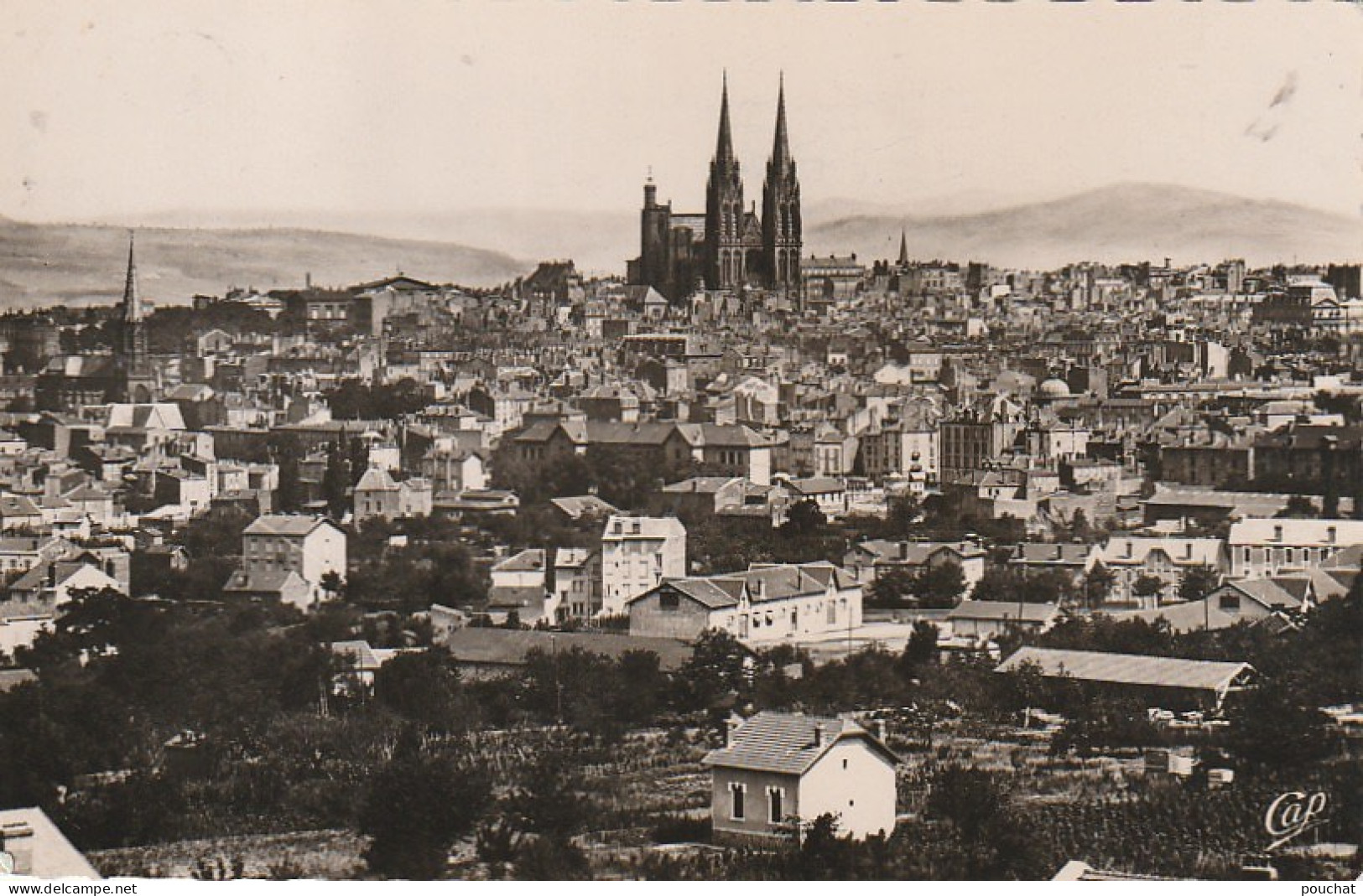 GU 14 - (63) CLERMONT FERRAND - VUE GENERALE PRISE DES QUATRE ROUTES - 2 SCANS - Clermont Ferrand