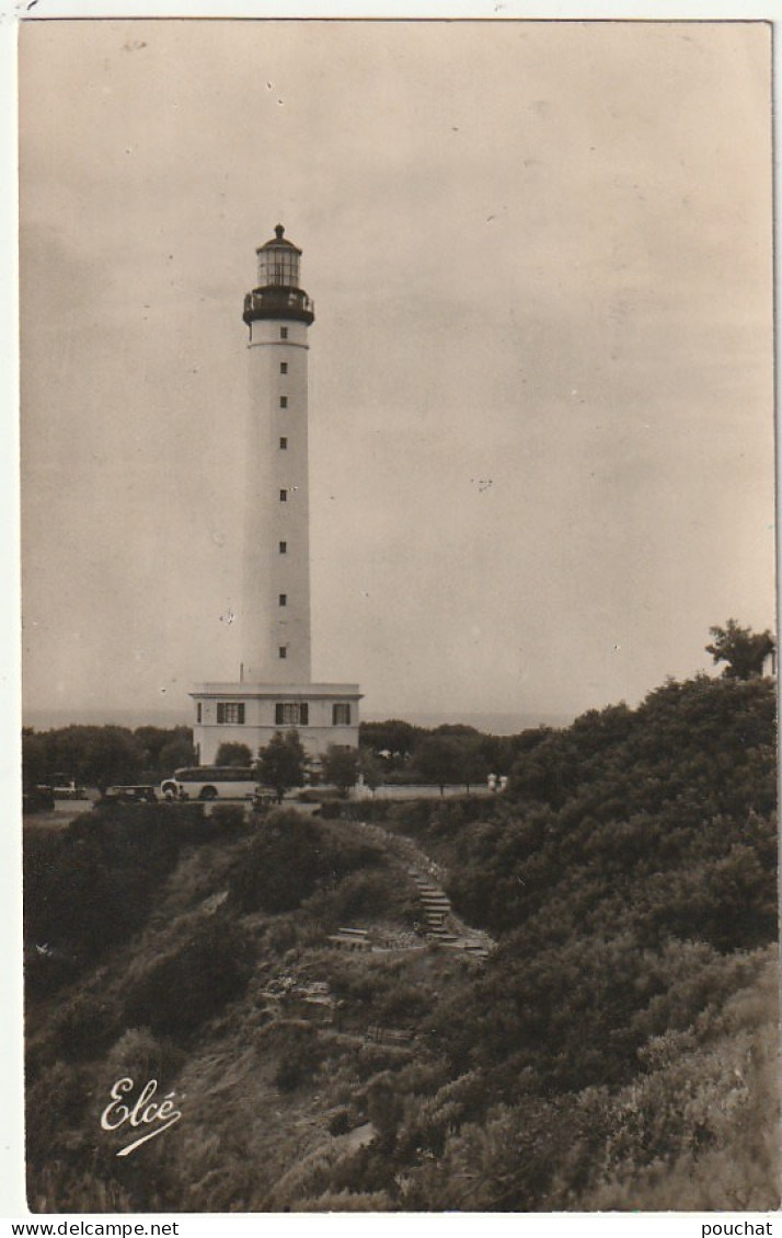 GU 18 -(64) BIARRITZ  -  LE PHARE  - AUTOCAR -  2 SCANS - Biarritz