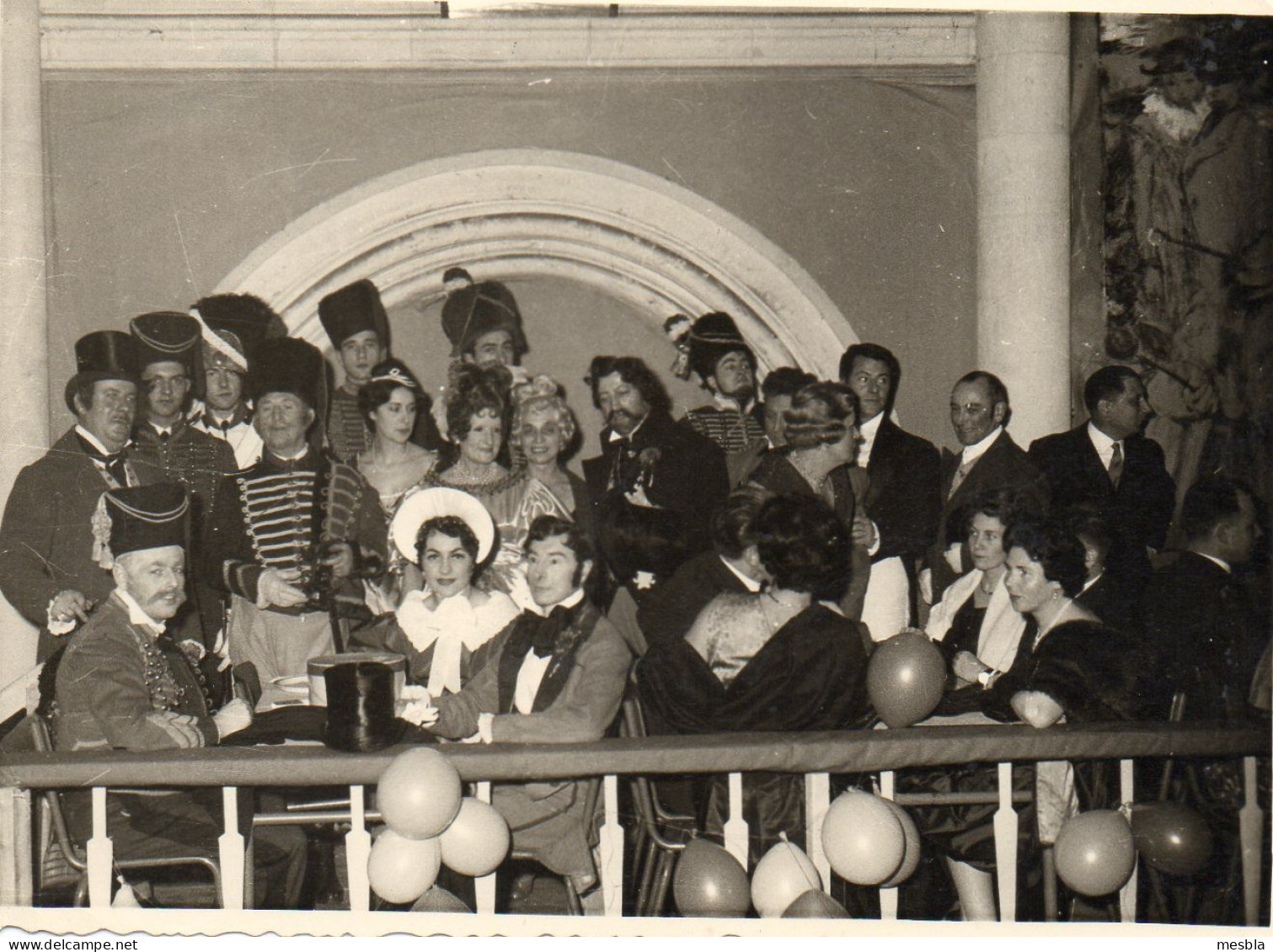 2 Photos Rares -  RENNES -  Ecole Des Beaux - Arts -  Bal Travesti -  " Les Enfants Du Paradis "  20 Février 1960 - Lieux