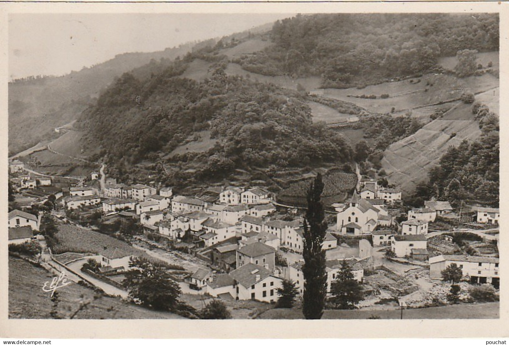 GU 18 -(64) VALLEE DE LA NIVE -  ARNEGUY  - VUE GENERALE  - 2 SCANS - Arnéguy