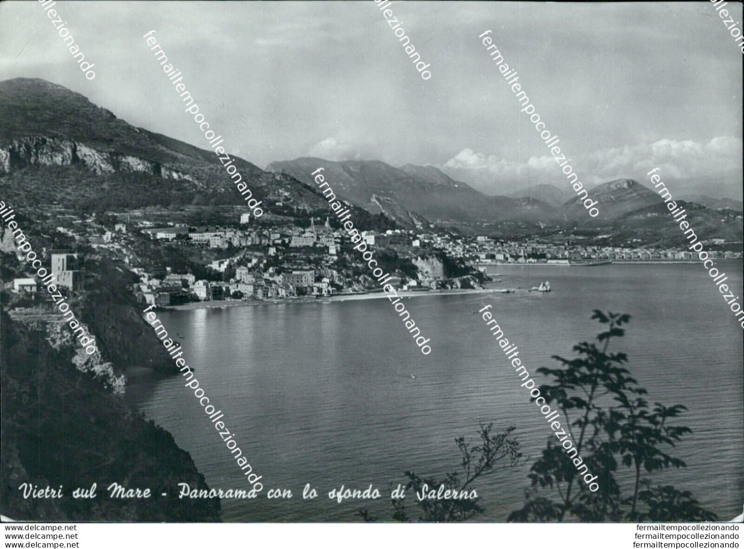 Br235 Cartolina Vietri Sul Mare Panorama Con Lo Sfondo Di Salerno Campania - Salerno