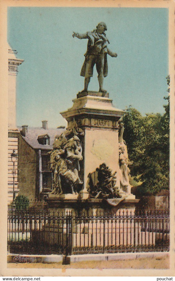 GU Nw -(65) TARBES -   STATUE DE DANTON - CARTE COIULEURS  - 2 SCANS - Tarbes