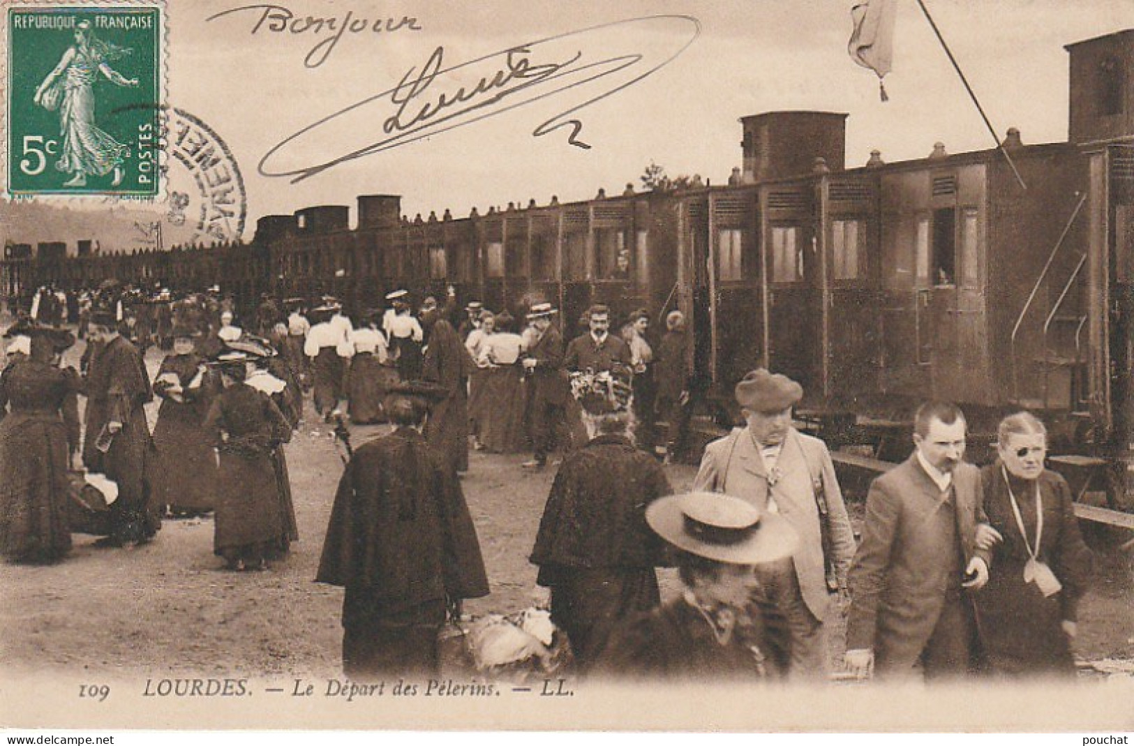 GU Nw -(65) LOURDES -  LE DEPART DES PELERINS  -  WAGONS DE VOYAGEURS  A QUAI - 2 SCANS - Lourdes