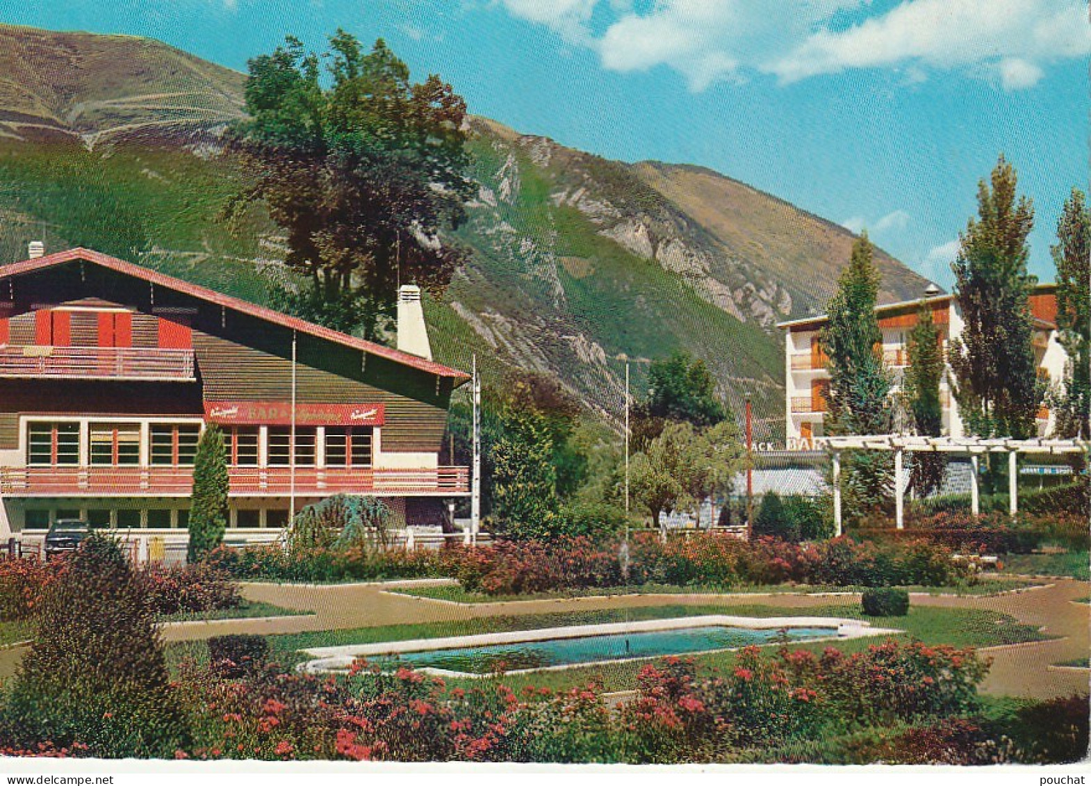 GU Nw -(65) SAINT LARY - LA GARE DU TELEPHERIQUE  (TELEFERIQUE) ET LE " SPORTING " - CARTE COULEURS - 2 SCANS - Autres & Non Classés