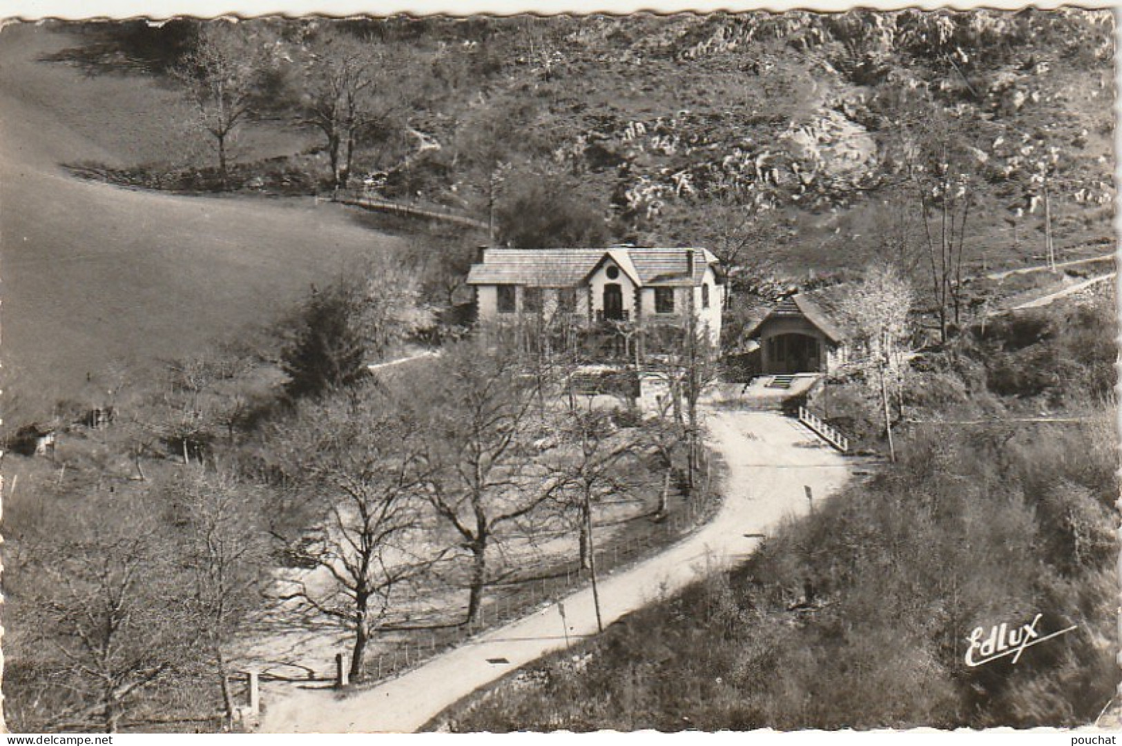 GU Nw  -(64) HOTEL MONJOUSTE A L'ENTREE DES GROTTES DE BETHARRAM - EDIT. DOUCET , LOURDES  -  2 SCANS - Andere & Zonder Classificatie