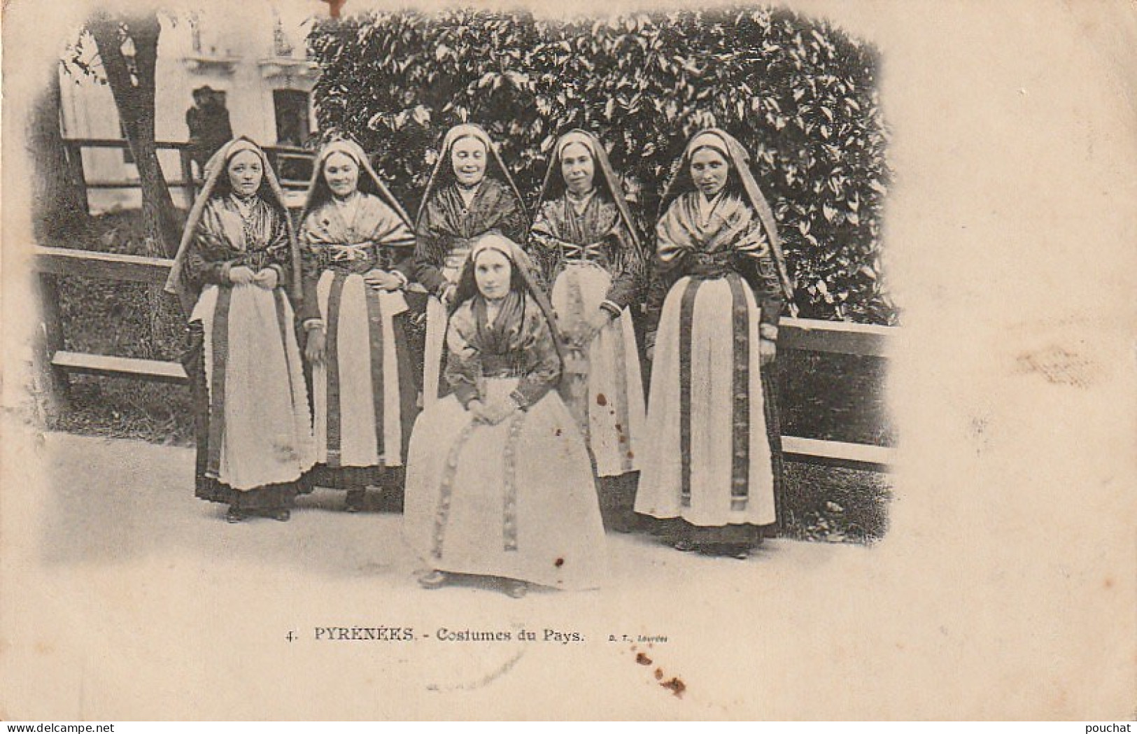 GU Nw - PYRENEES  -  COSTUMES DU PAYS - JEUNES FEMMES EN COSTUME TRADITIONNEL AVEC CAPULET - 2 SCANS - Costumes