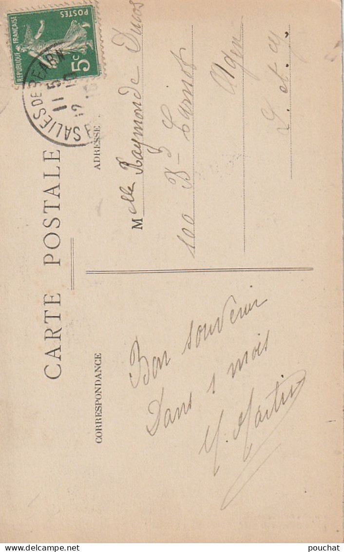 GU Nw -(64) ENVIRONS DE SALIES DE BEARN  -  UNE NOCE A LA MONTAGNE - COUPLE DE MARIES A L'EGLISE  - 2 SCANS - Bekende Personen