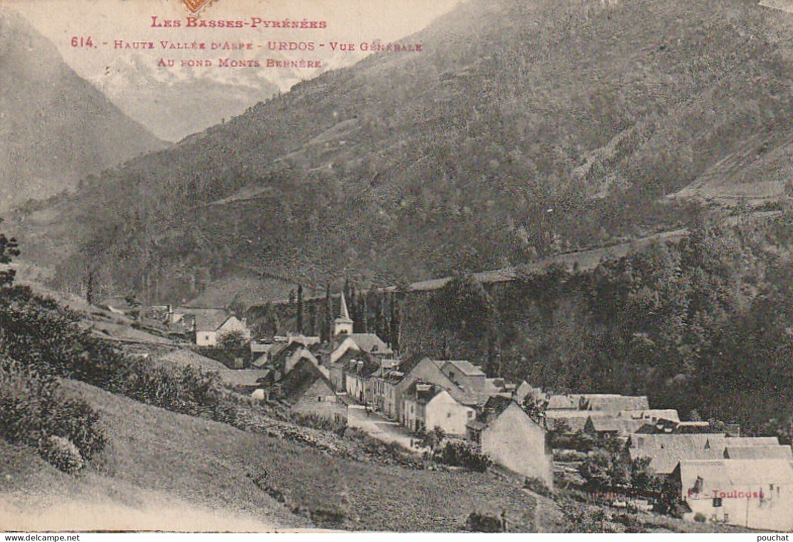 GU Nw -(64) URDOS  -  VUE GENERALE  - AU FOND MONT BERNERE  - 2 SCANS - Autres & Non Classés