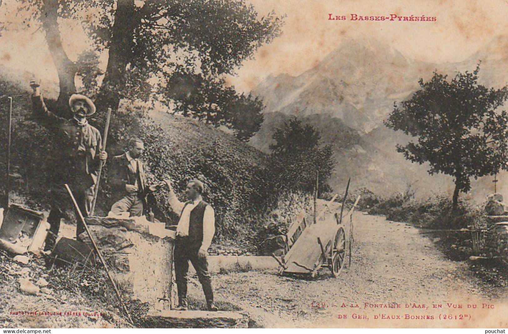 GU Nw -(64) A LA FONTAINE D'AAS , EN VUE  DU PIC DE GER   , D' EAUX BONNES  -  CASSE CROUTE SUR LE BORD DE ROUTE  - Eaux Bonnes