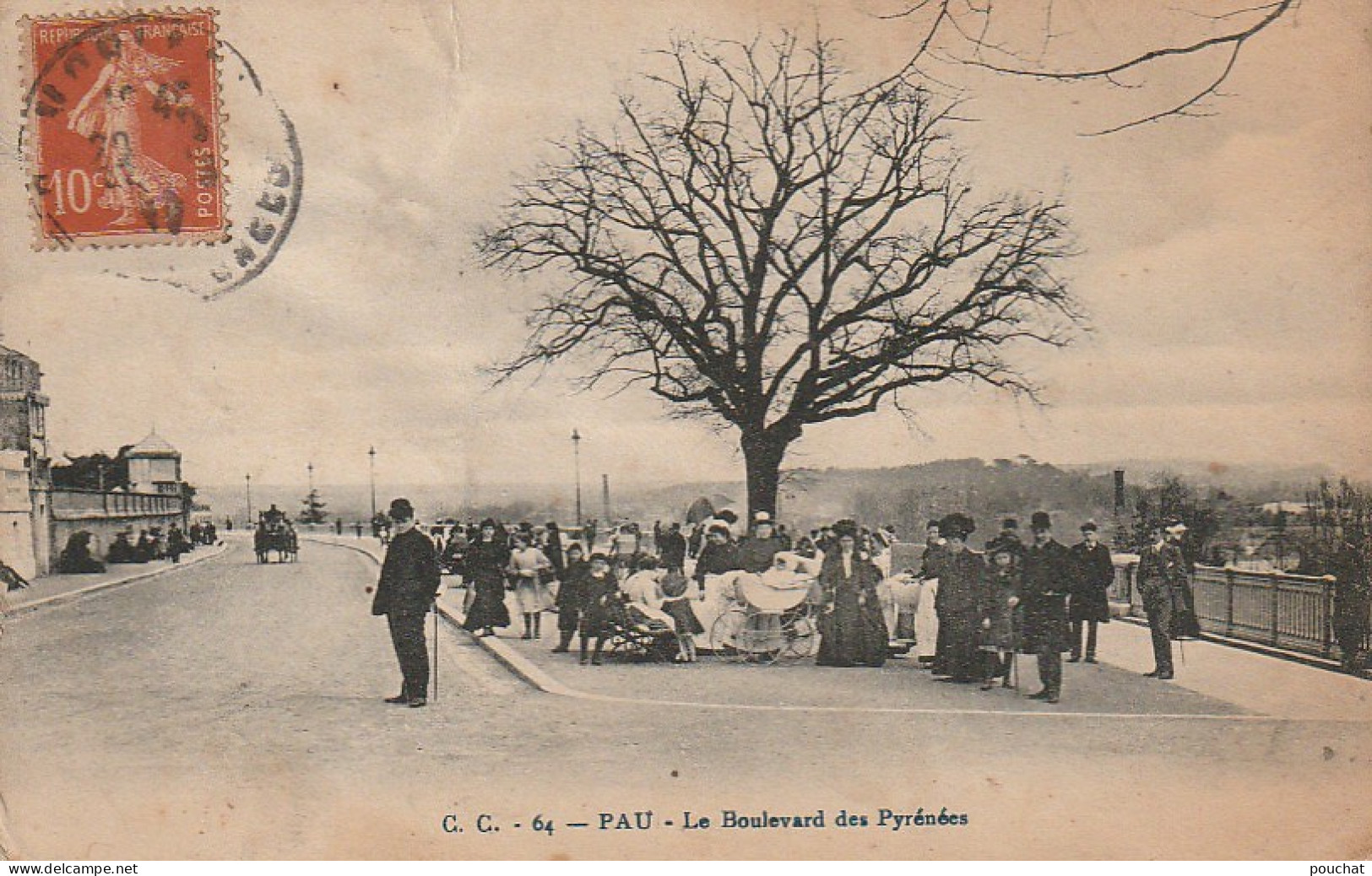 GU Nw -(64) PAU  -  LE BOULEVARD DES PYRENEES  - ANIMATION -  NURSE AVEC  LANDAU  - CALECHE - 2 SCANS - Pau