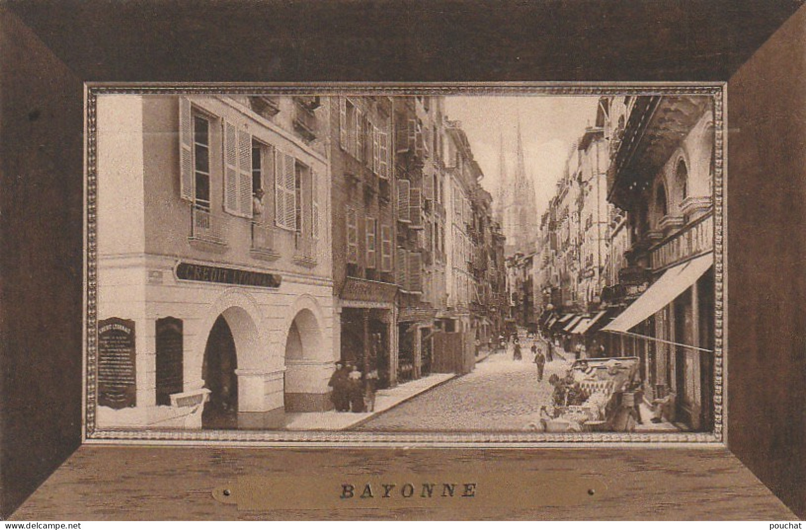 GU 24 -(64) BAYONNE  - LA RUE DU PORT NEUF  - BANQUE : CREDIT LYONNAIS  - CARTE FANTAISIE TABLEAU  -   2 SCANS - Bayonne