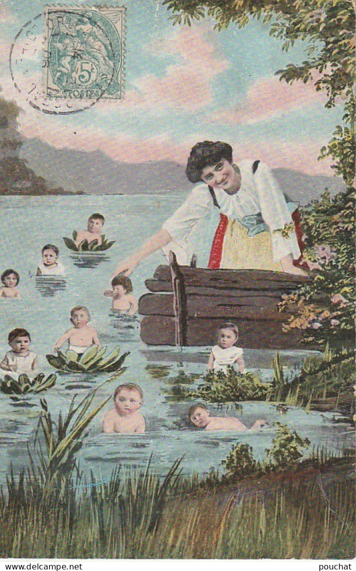 GU Nw - BEBES AU BAIN - BEBES  DANS UN ETANG FLOTTANT SUR  PLANTES AQUATIQUES- LAVANDIERE - Gruppen Von Kindern Und Familien