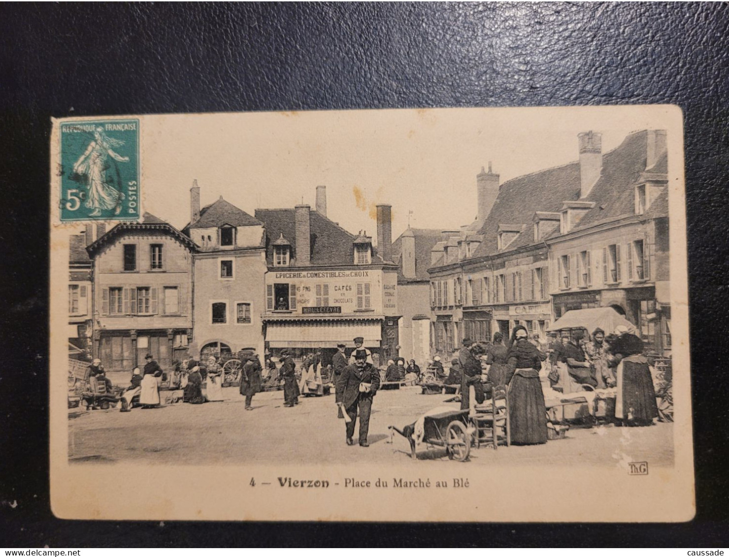 18 - VIERZON - Place Du Marche Aux Ble - Vierzon