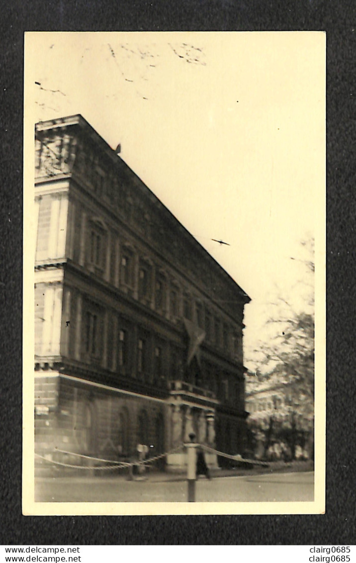 AUTRICHE - AUSTRIA - OSTERRICH - VIENNE - Quartier Général Russe - Avion Rouge - Photo-Carte - 1952 - RARE - Otros & Sin Clasificación