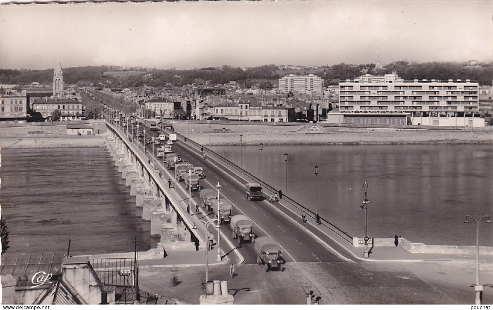 EP 28-(33) LE PONT DE PIERRE ET VUE VERS LA BASTIDE , BORDEAUX - CONVOI MILITAIRE - Bordeaux