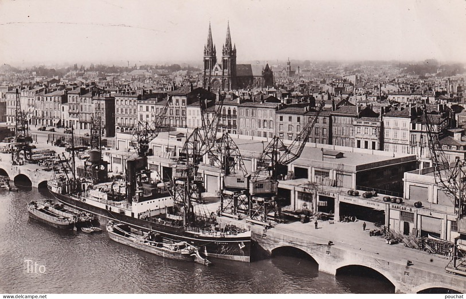 EP 29-(33) PORT AUTONOME DE  BORDEAUX - LA FACADE DU QUAI DES CHARTRONS , L'EGLISE ST LOUIS - Bordeaux