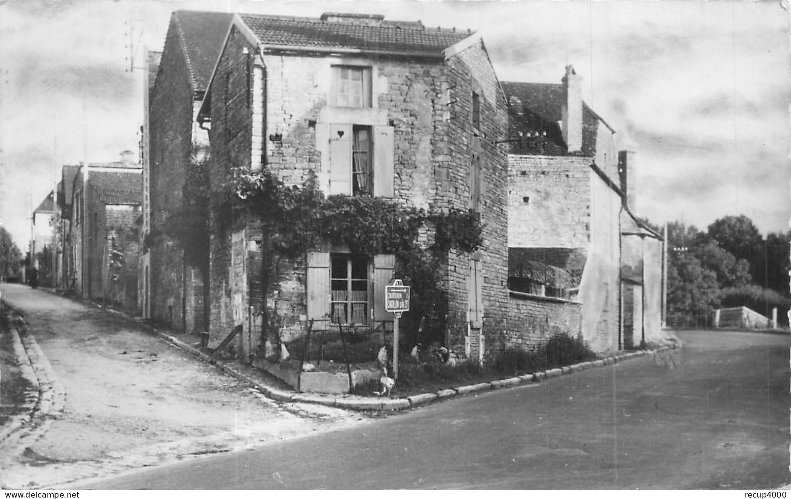 10 GYE SUR SEINE  Le Carrefour  Cpsm   2 Scans - Autres & Non Classés