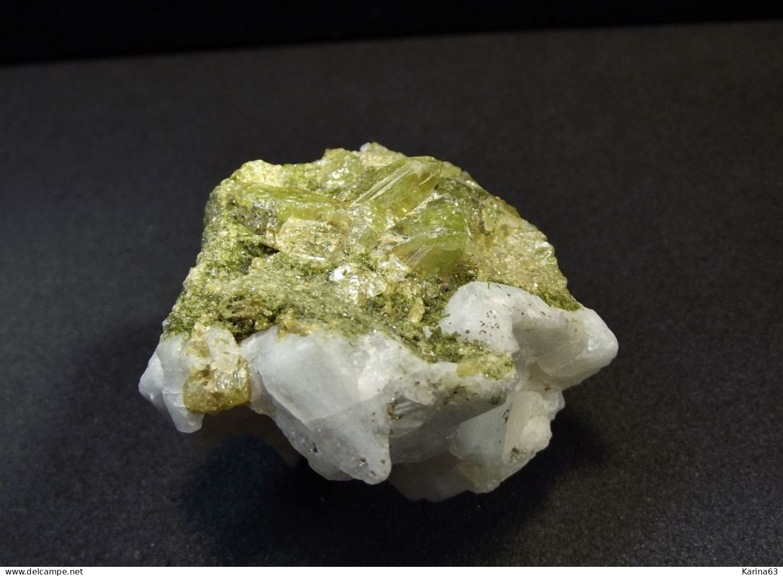 Titanite With Epidote On Albite ( 4 X 3 X 3 Cm ) Capelinha - Minas Gerais - Brazil - Minerali