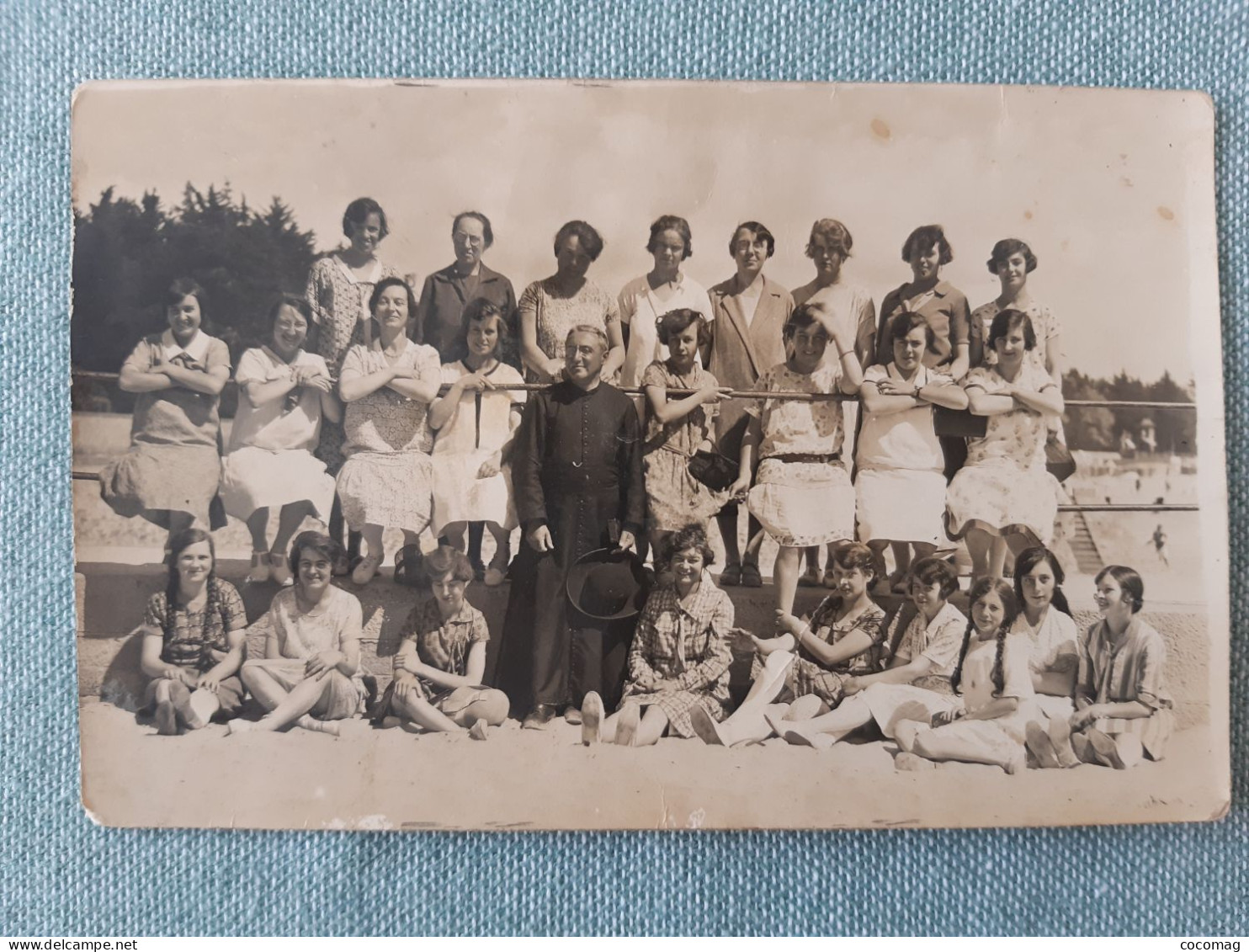 44 LE POULIGUEN 3 CARTES PHOTOS PRETRE VACANCES GROUPE DE FEMMES PARTIE DE CRIQUET  AOUT 1928 - Le Pouliguen