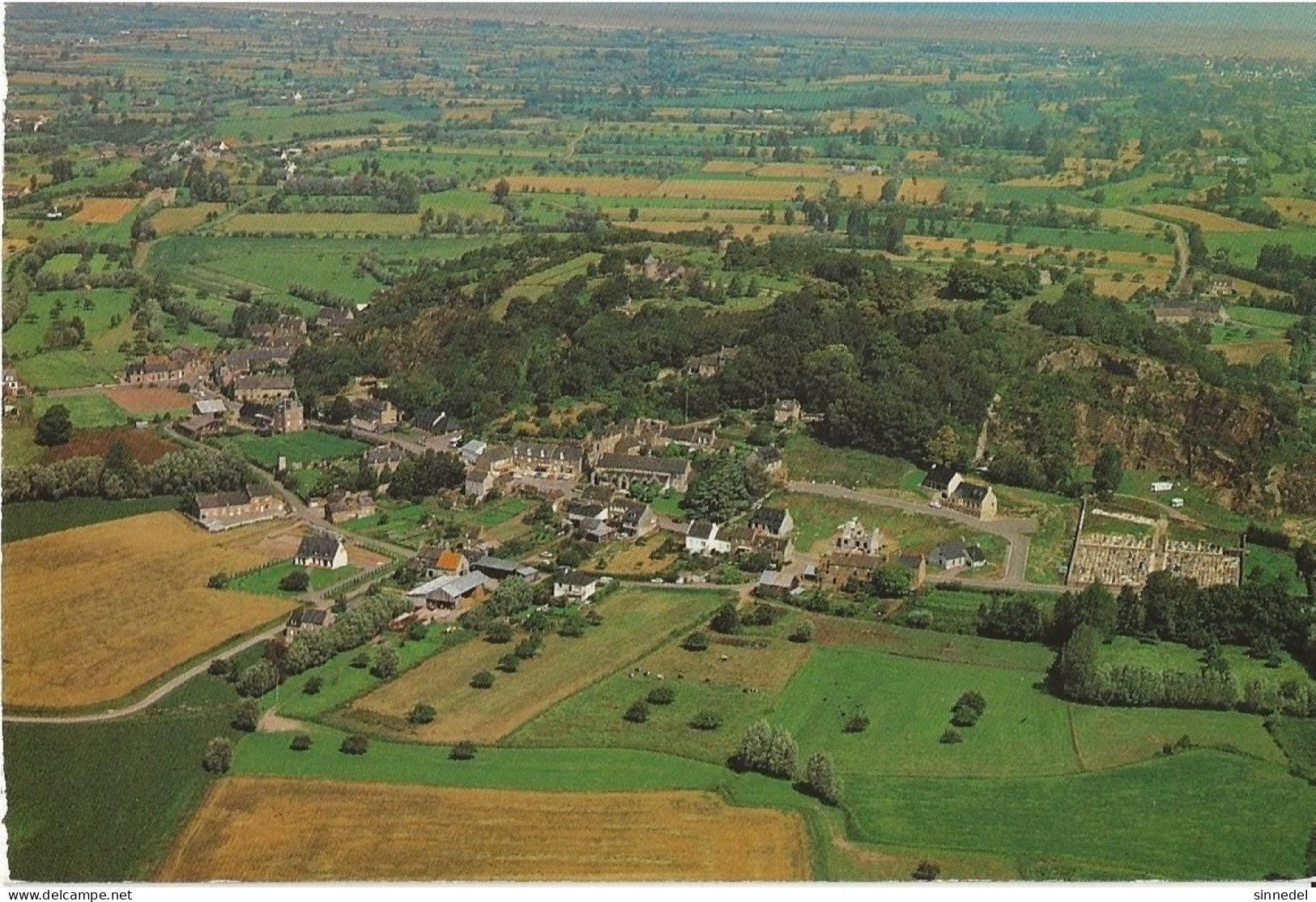 LE MONT DOL VUE AERIENNE   VOIR SCAN POUR ETAT   A CIRCULER - Other & Unclassified