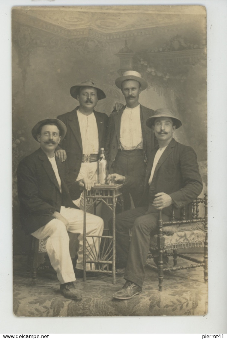 ESPAGNE - ALICANTE - MODE - Carte Photo Portrait Hommes Début XXème (nom Du Photographe En Creux En Bas à Droite) - Alicante