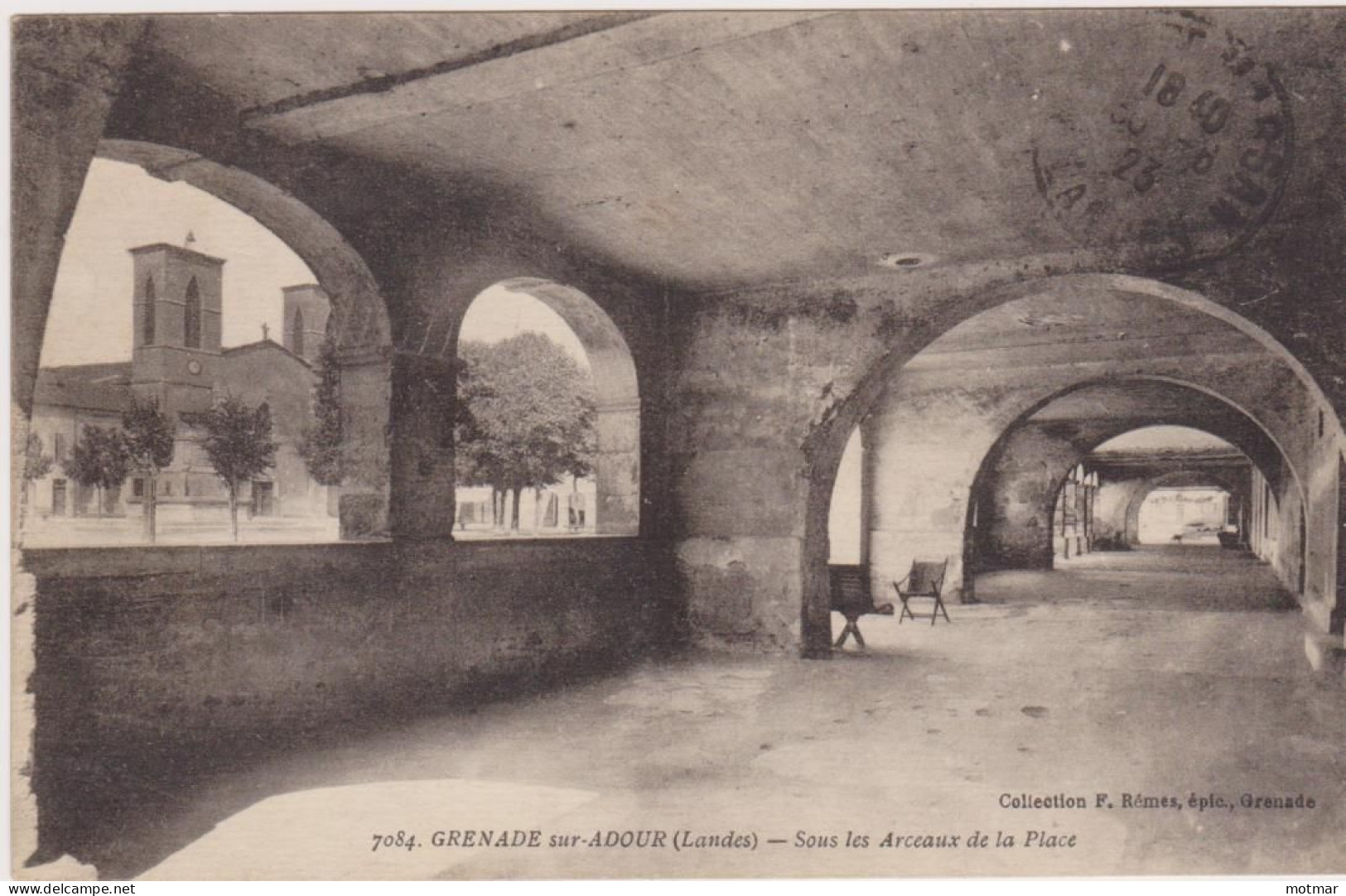 Grenade-sur-Adour, Sous Les Arceaux De La Place - Autres & Non Classés