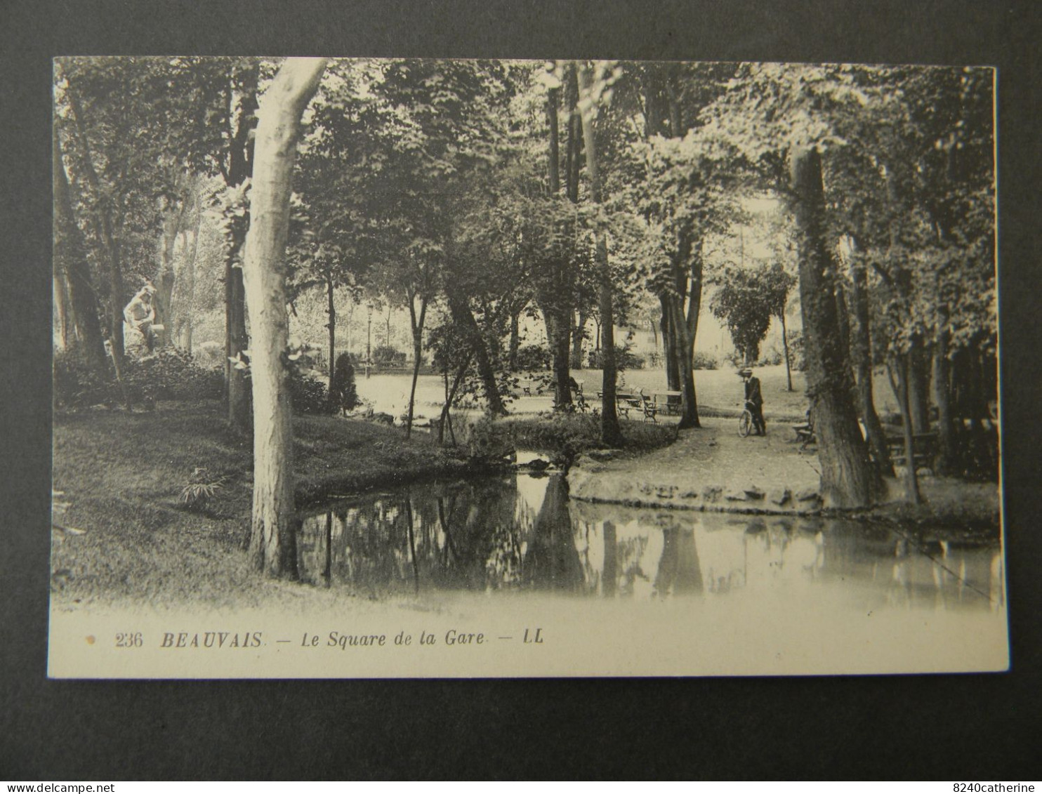 Carte Postale De BEAUVAIS. Le Square De La Gare. - Beauvais