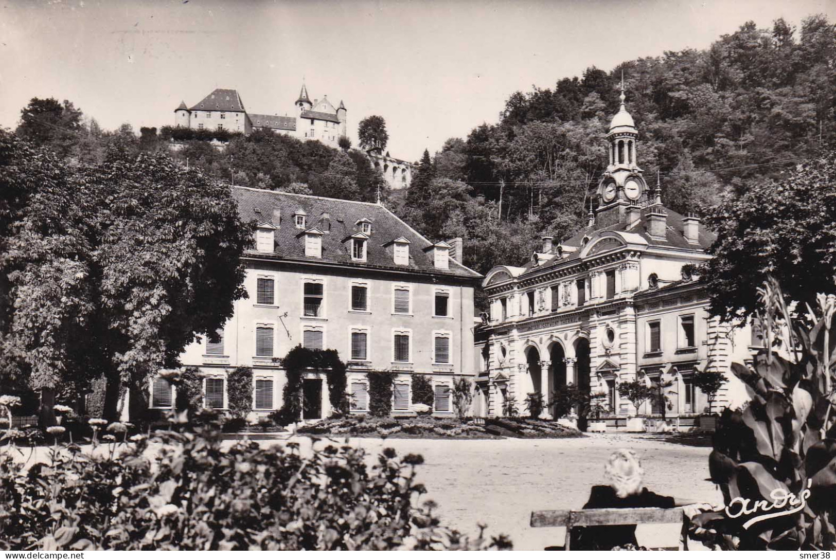 38 - Uriage Les Bains - Etablissement Thermal - Hotel Bellevue Et Le Chateau - Cpa - Uriage